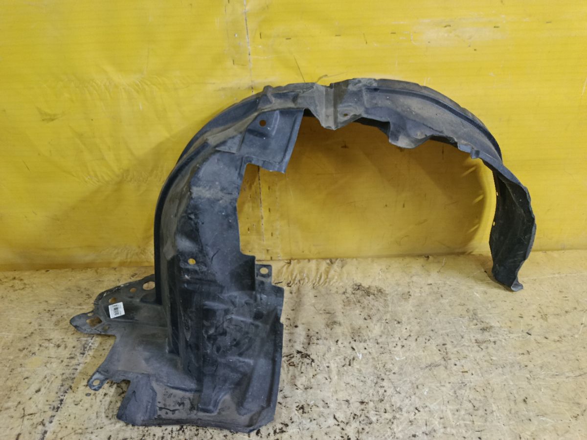 Подкрылок 63842-3VA0A на Nissan Note E12 HR12DDR Фото 1