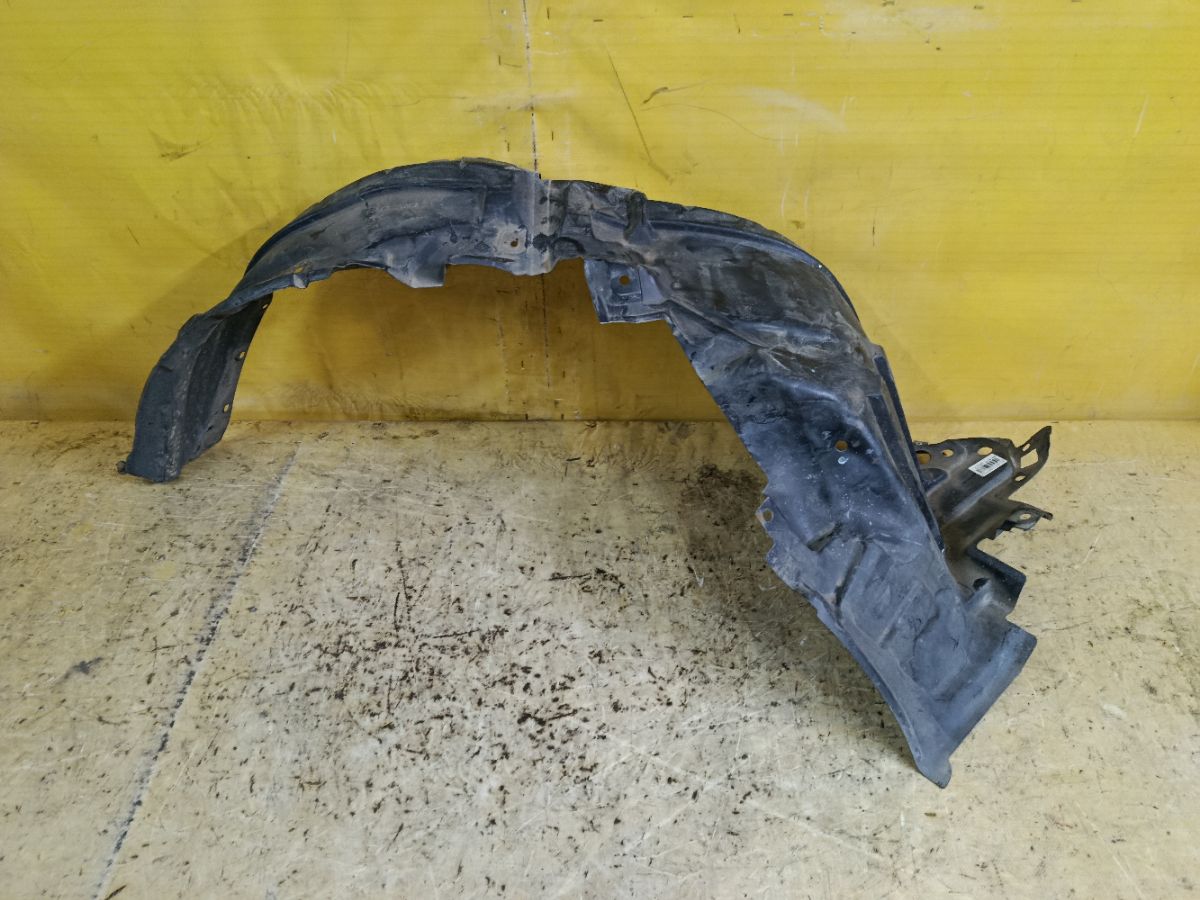 Подкрылок 63843-3VA0A на Nissan Note E12 HR12DDR Фото 1
