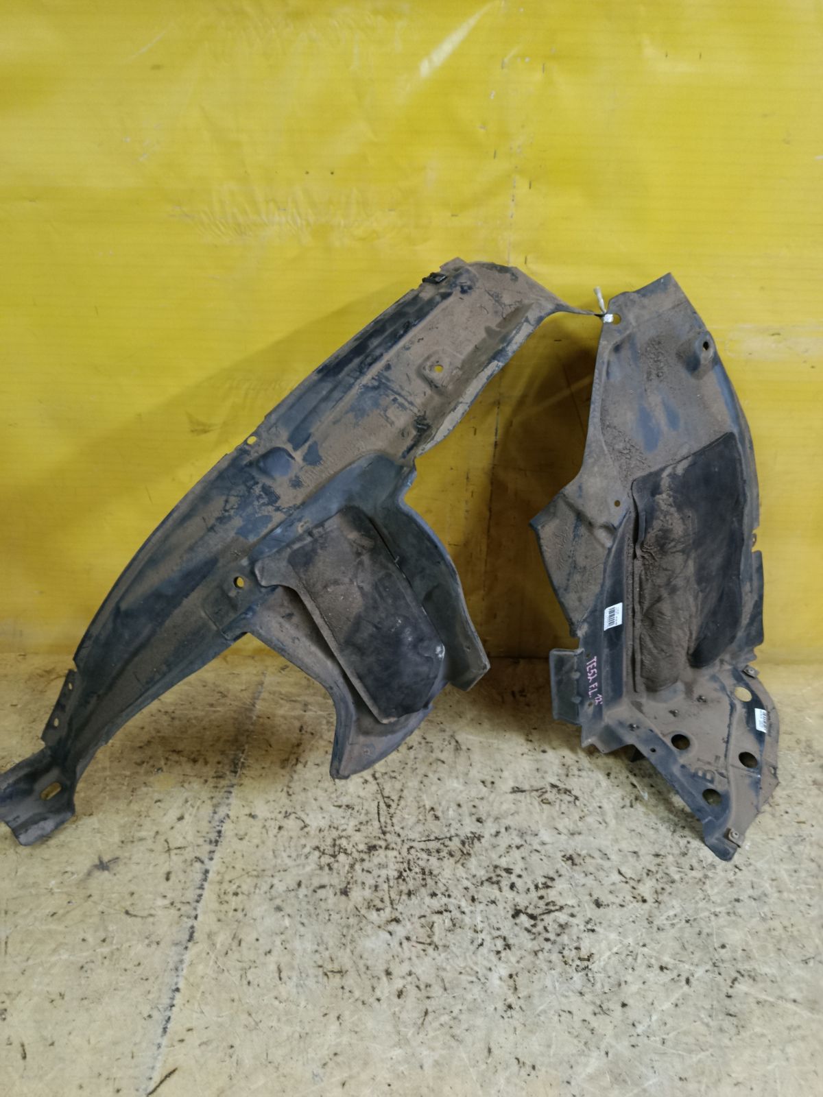 Подкрылок на Nissan Elgrand TE52 QR25DE Фото 1