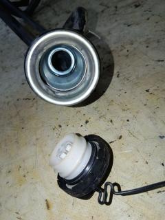 Заливная горловина топливного бака на Daihatsu Tanto LA600S KF-VE Фото 3