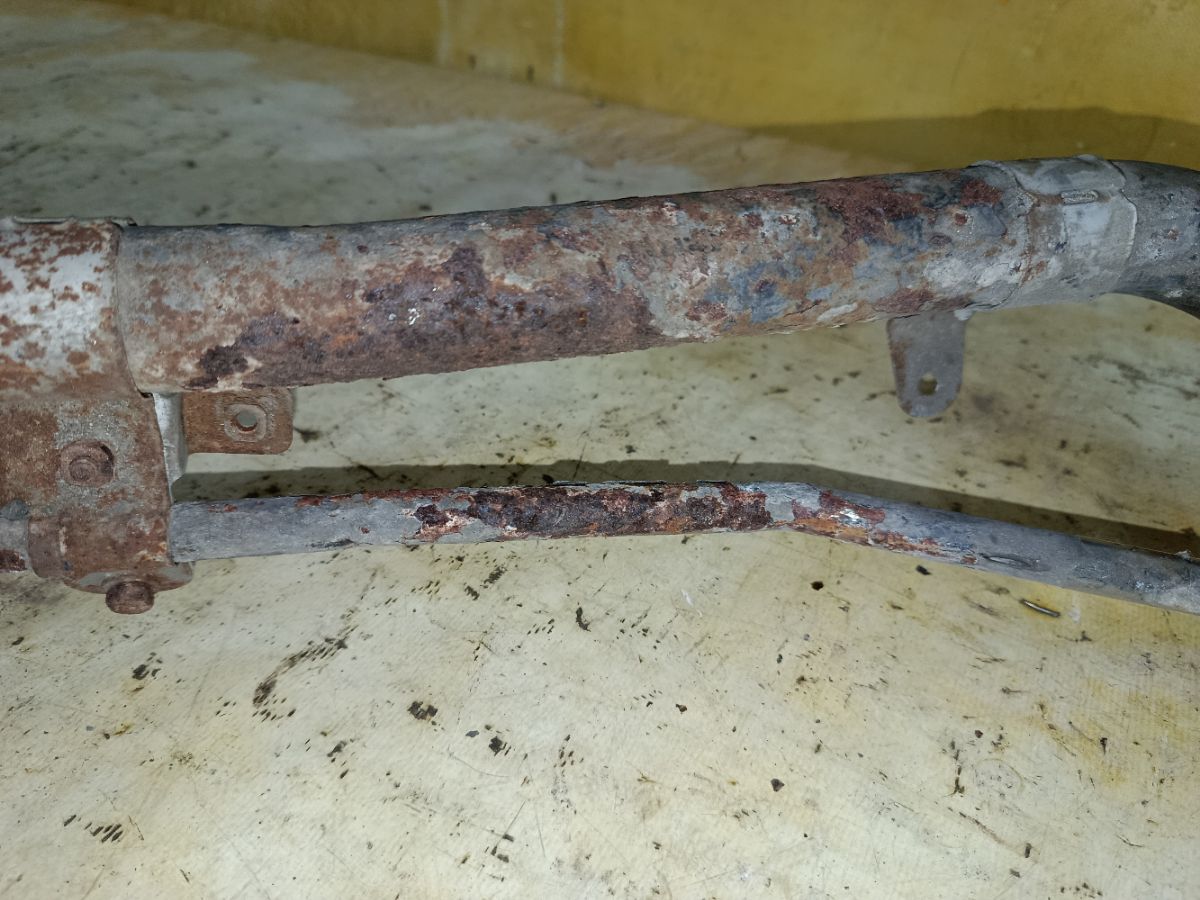 Заливная горловина топливного бака на Toyota Alphard MNH15W 1MZ-FE Фото 4