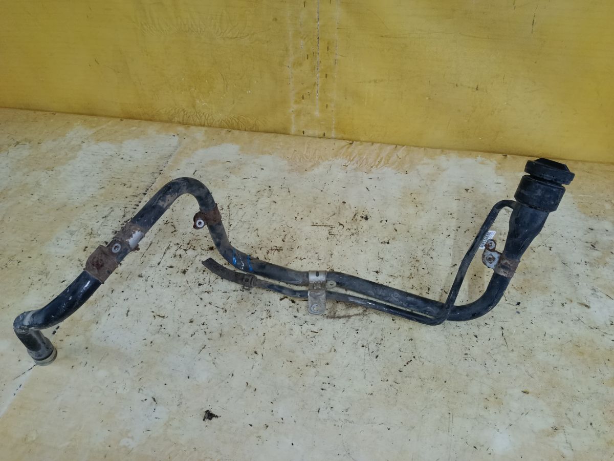 Заливная горловина топливного бака 77201-44191 на Toyota Isis ZNM10W 1ZZ-FE Фото 1