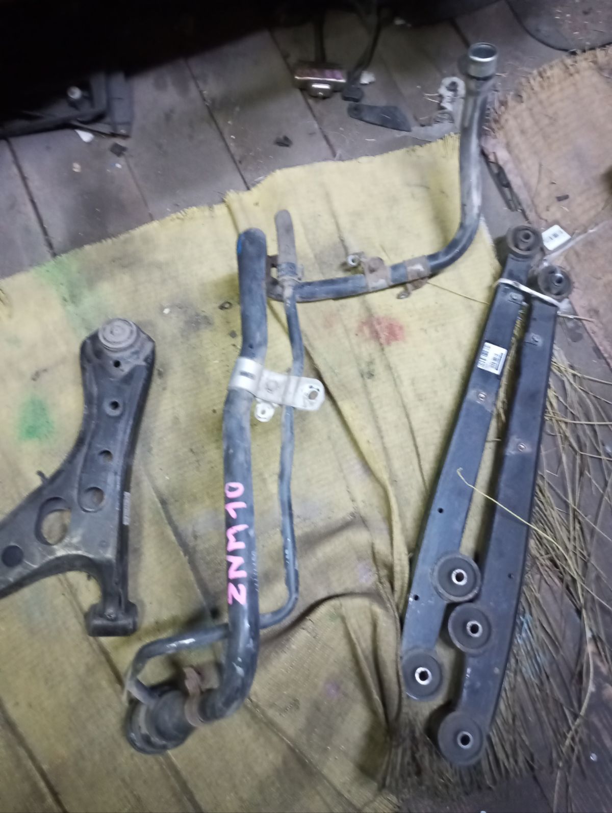 Заливная горловина топливного бака 77201-44191 на Toyota Isis ZNM10W 1ZZ-FE Фото 5