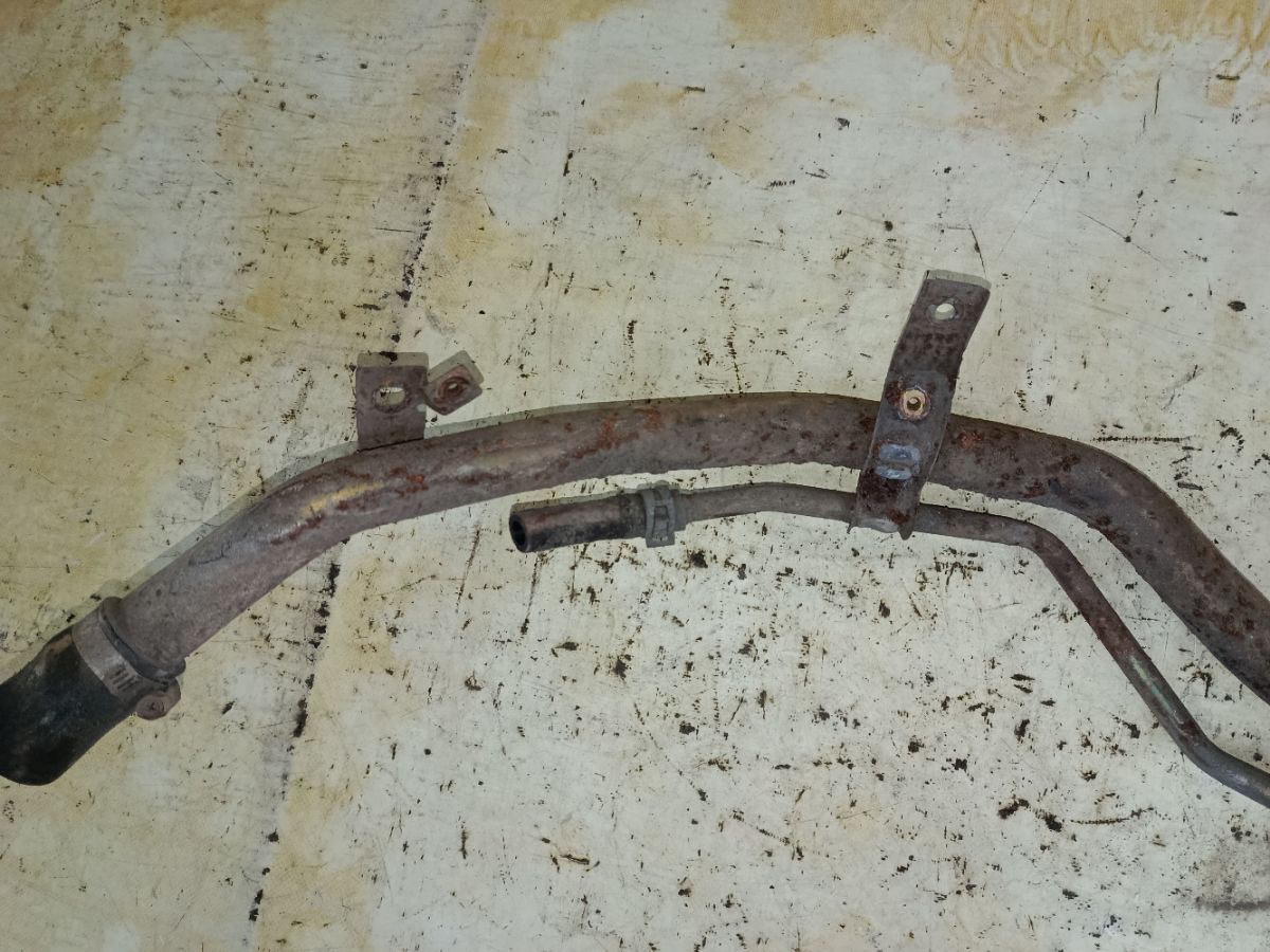 Заливная горловина топливного бака 77201-44020 на Toyota Gaia SXM10G 3S-FE Фото 3