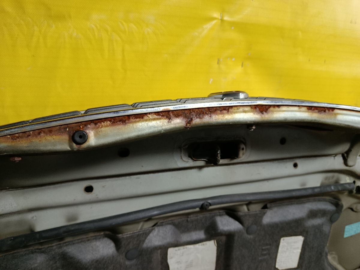 Капот на Nissan Bluebird HU13 Фото 7