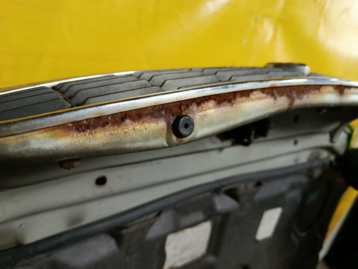 Капот на Nissan Bluebird HU13 Фото 8