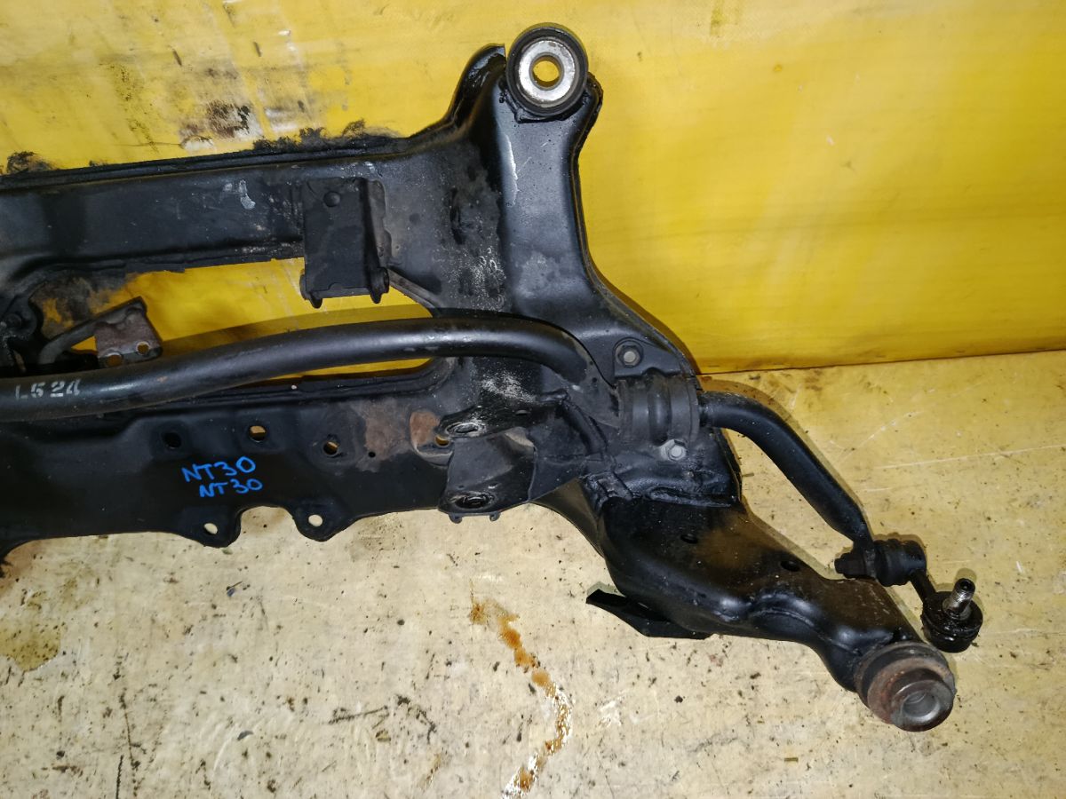 Балка под ДВС на Nissan X-Trail NT30 QR20DE Фото 3