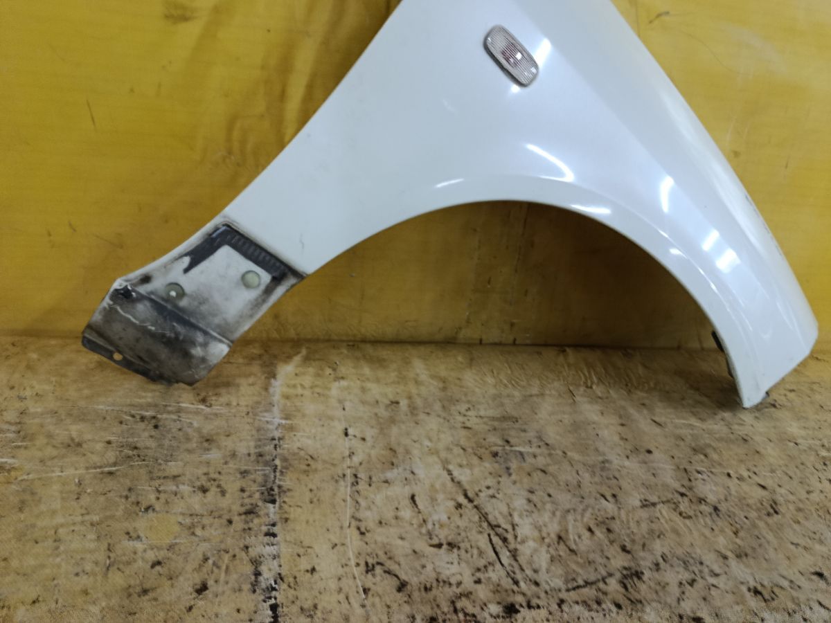 Крыло переднее на Nissan Wingroad WFY11 Фото 2