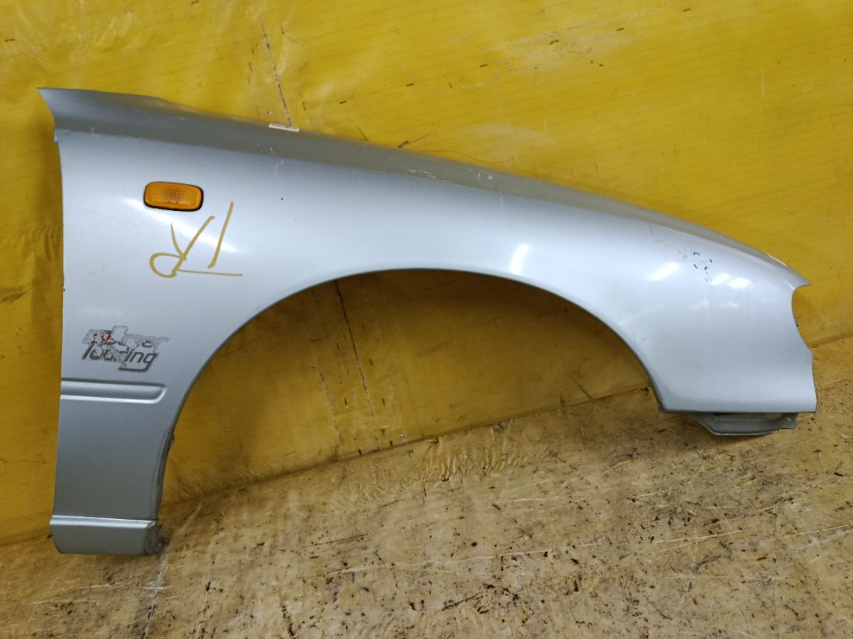 Крыло переднее на Nissan Bluebird HU13 Фото 1