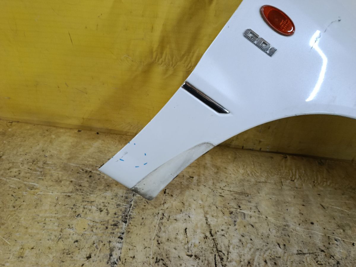 Крыло переднее на Mitsubishi Lancer Cedia CS2A Фото 5