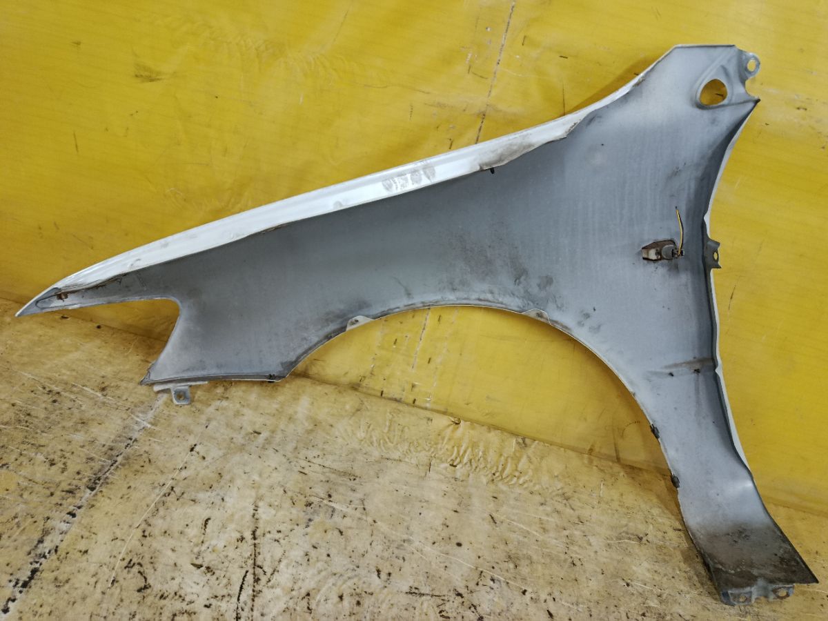 Крыло переднее на Mitsubishi Lancer Cedia CS2A Фото 6