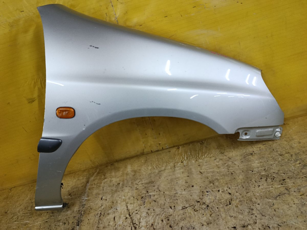 Крыло переднее на Toyota Raum EXZ15 Фото 1