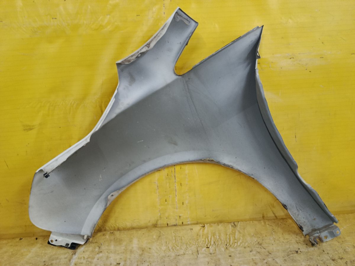 Крыло переднее на Mitsubishi Grandis NA4W Фото 6