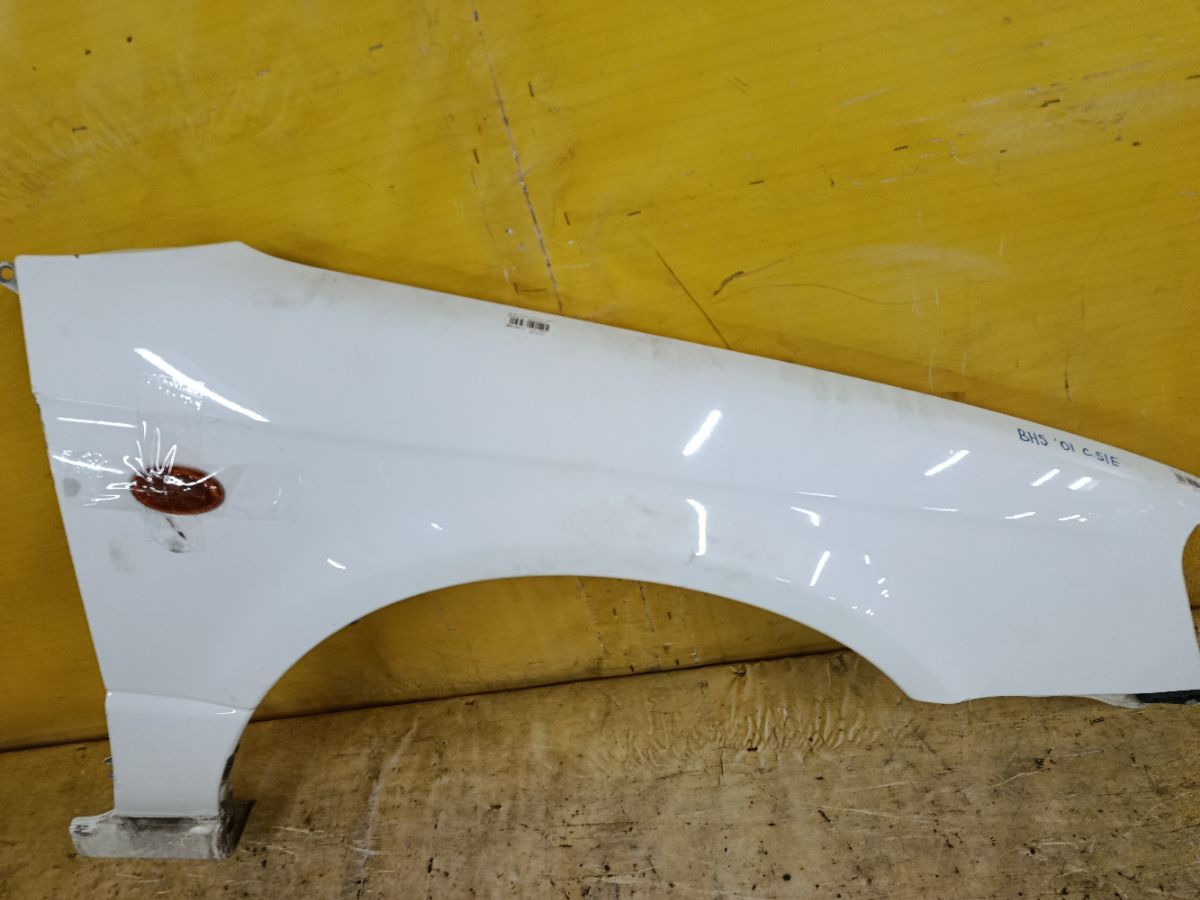 Крыло переднее на Subaru Legacy Wagon BH5 Фото 5