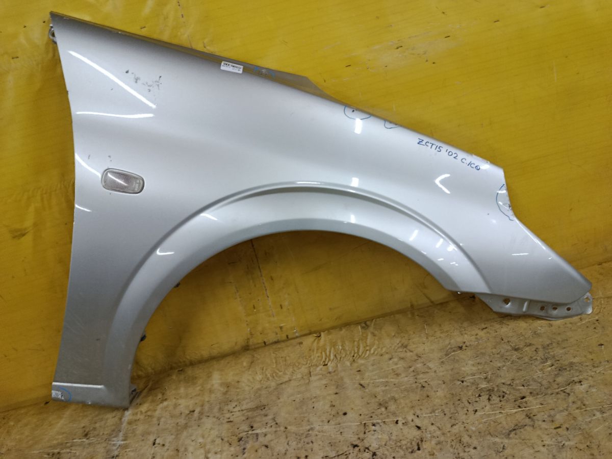 Крыло переднее на Toyota Opa ZCT15 Фото 1