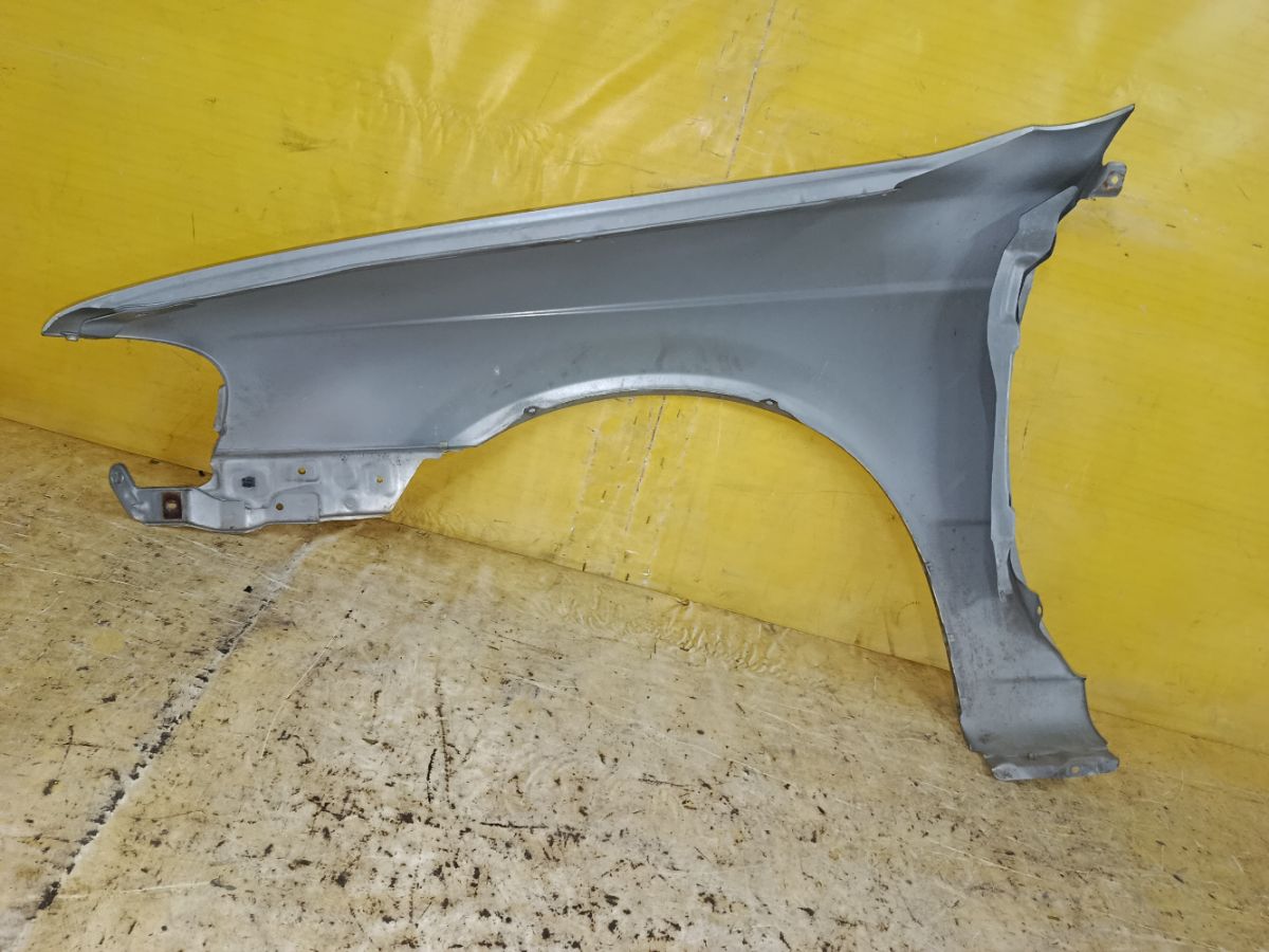 Крыло переднее на Nissan Sunny FB15 Фото 5
