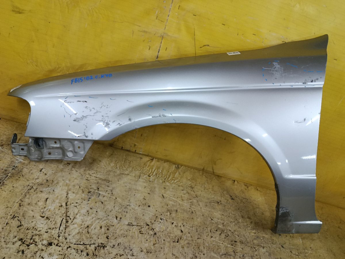 Крыло переднее на Nissan Sunny FB15 Фото 1