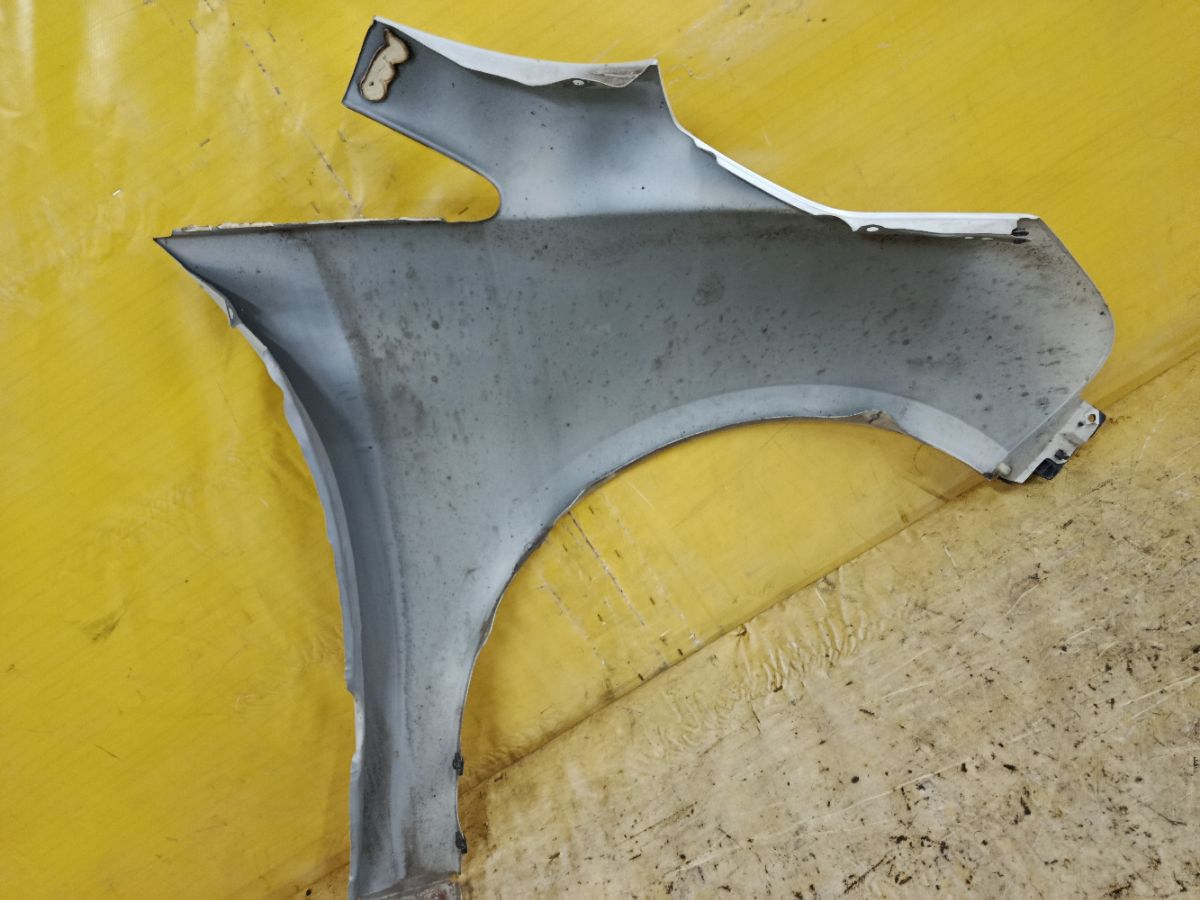 Крыло переднее на Mitsubishi Grandis NA4W Фото 5