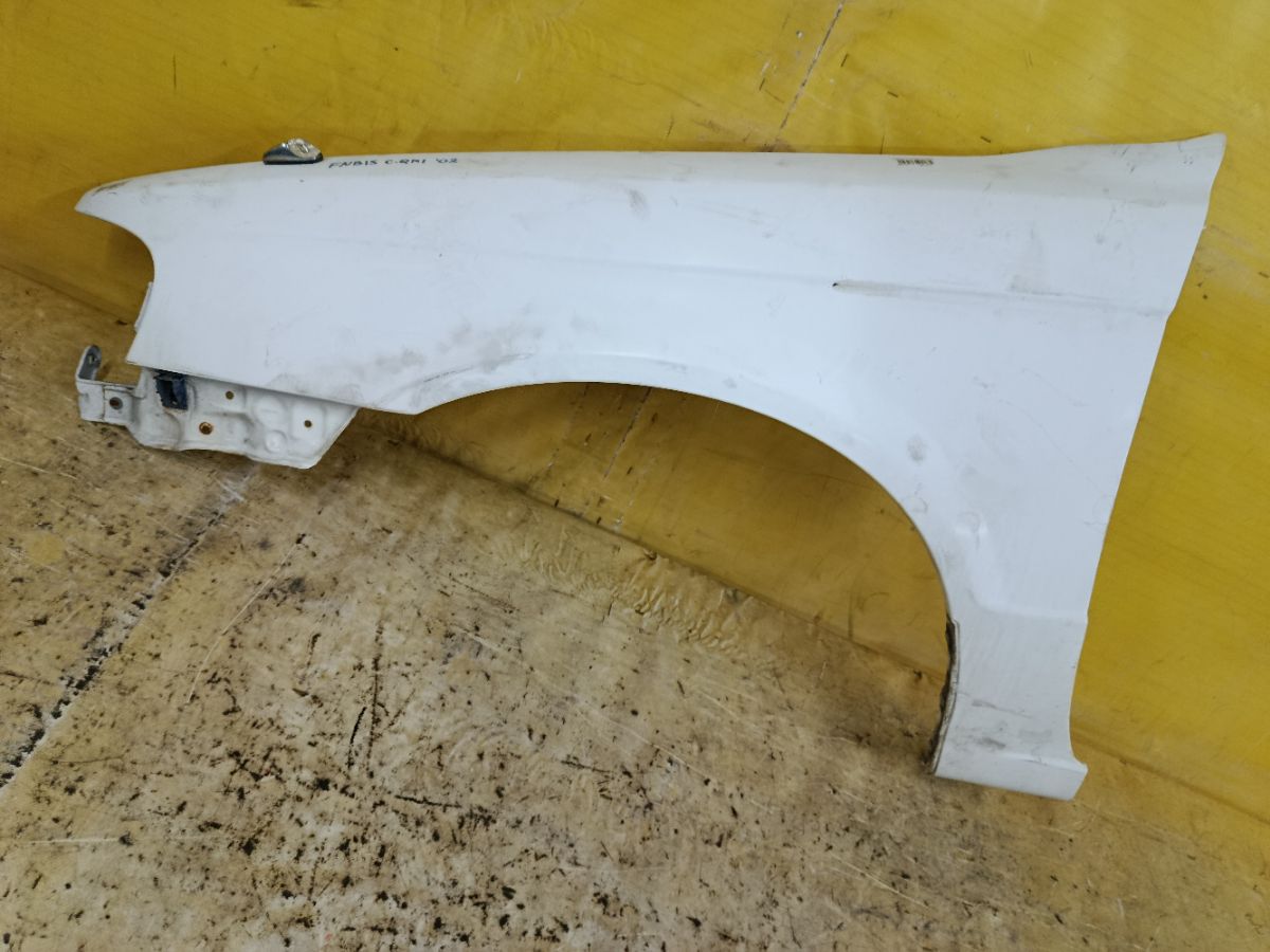 Крыло переднее на Nissan Sunny FNB15 Фото 1