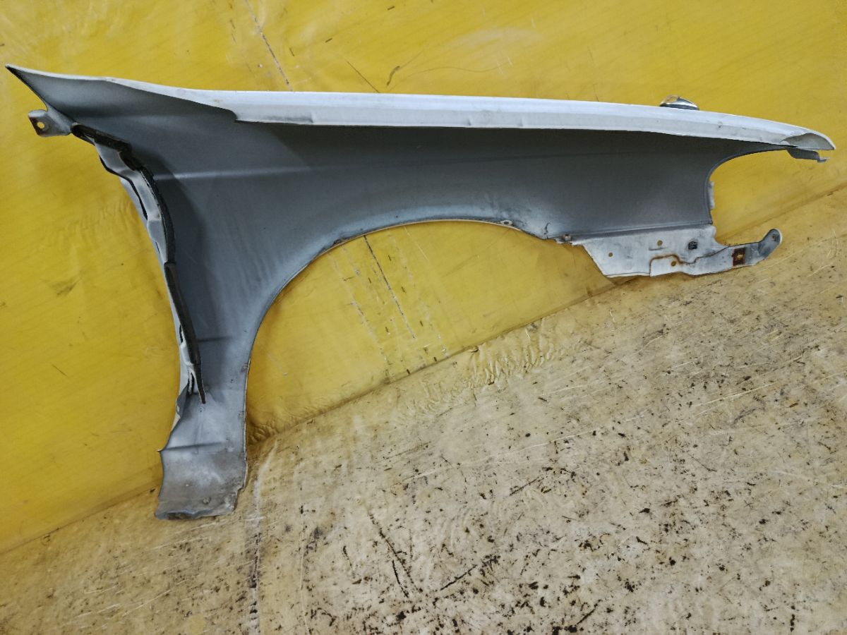 Крыло переднее на Nissan Sunny FNB15 Фото 5