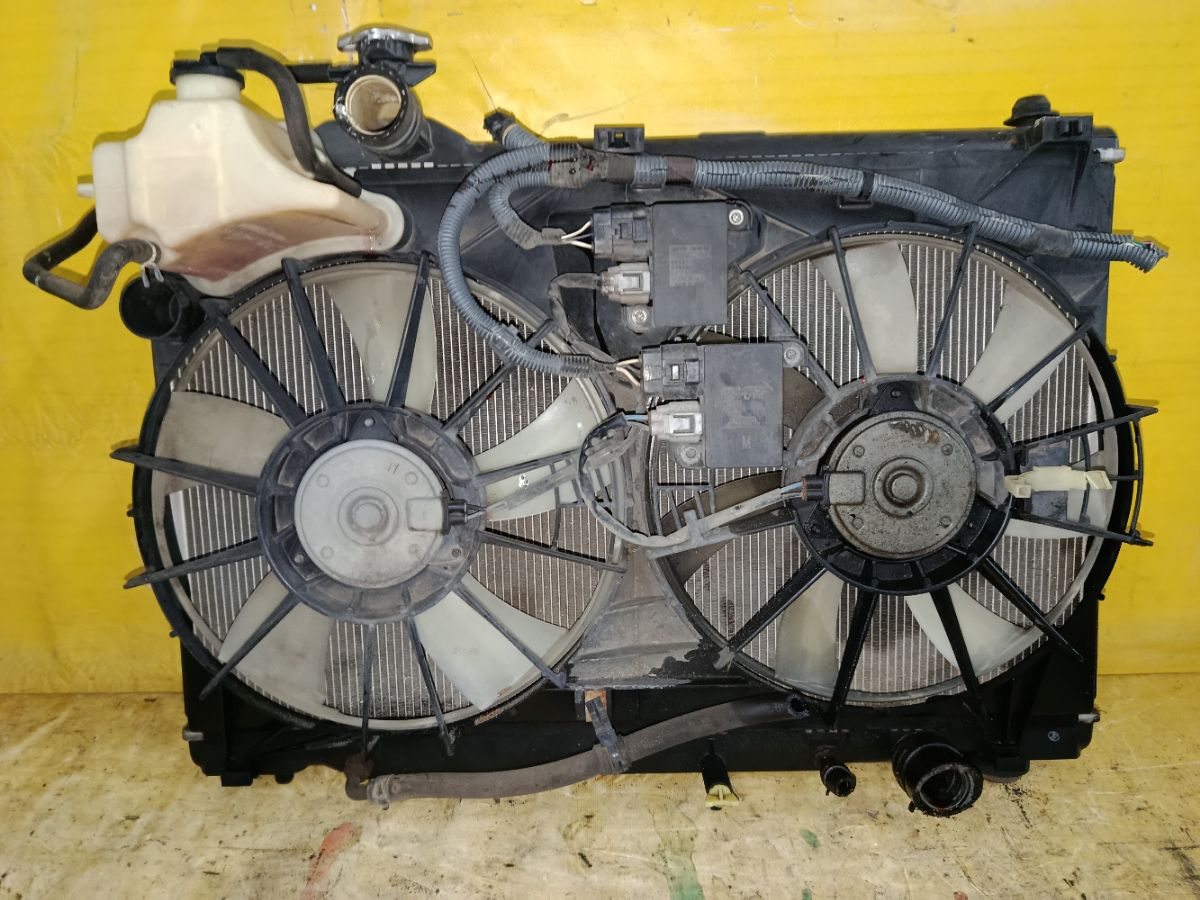 Радиатор ДВС на Toyota Crown Majesta UZS207 3UZ-FE Фото 5