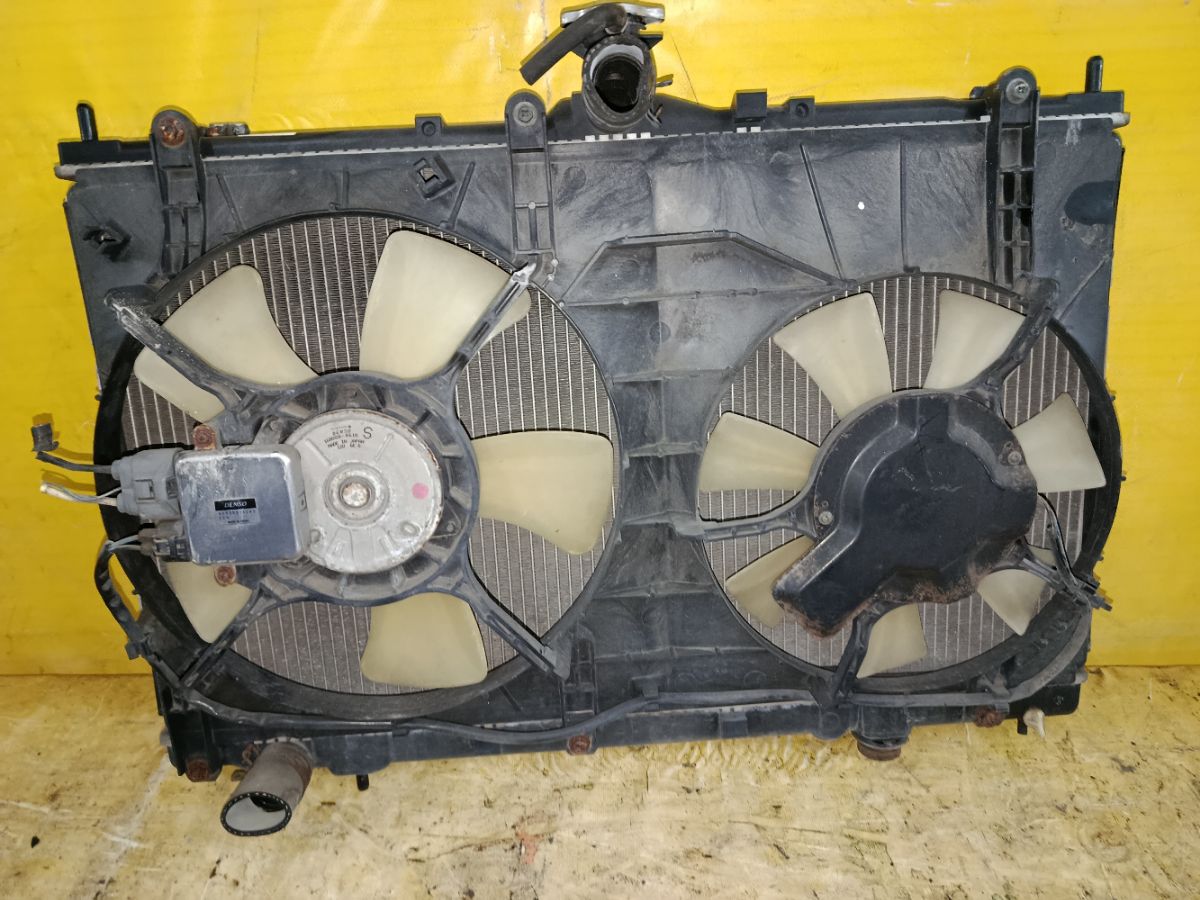 Радиатор ДВС на Mitsubishi Grandis NA4W 4G69 Фото 4