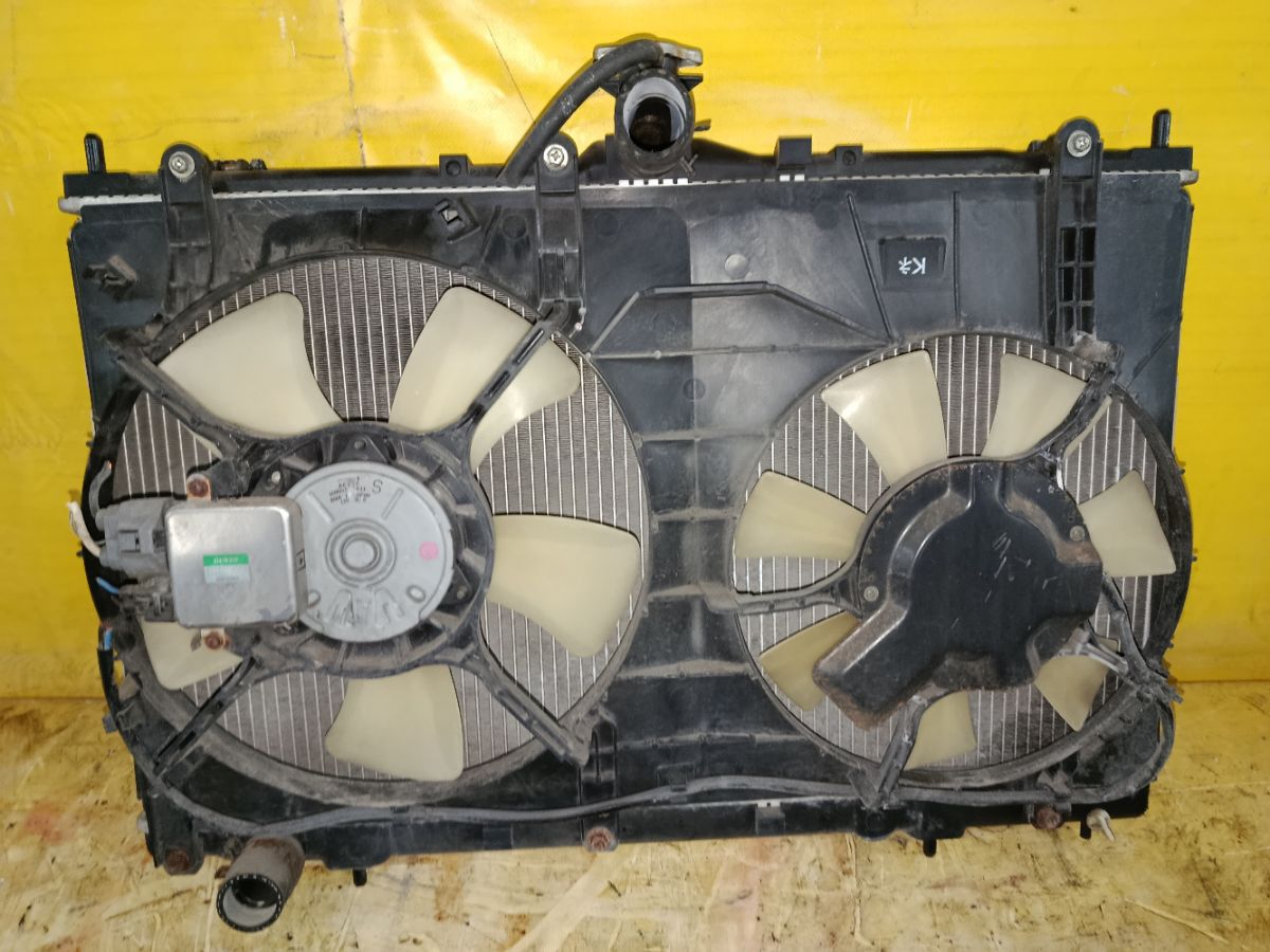 Радиатор ДВС на Mitsubishi Grandis NA4W 4G69 Фото 4