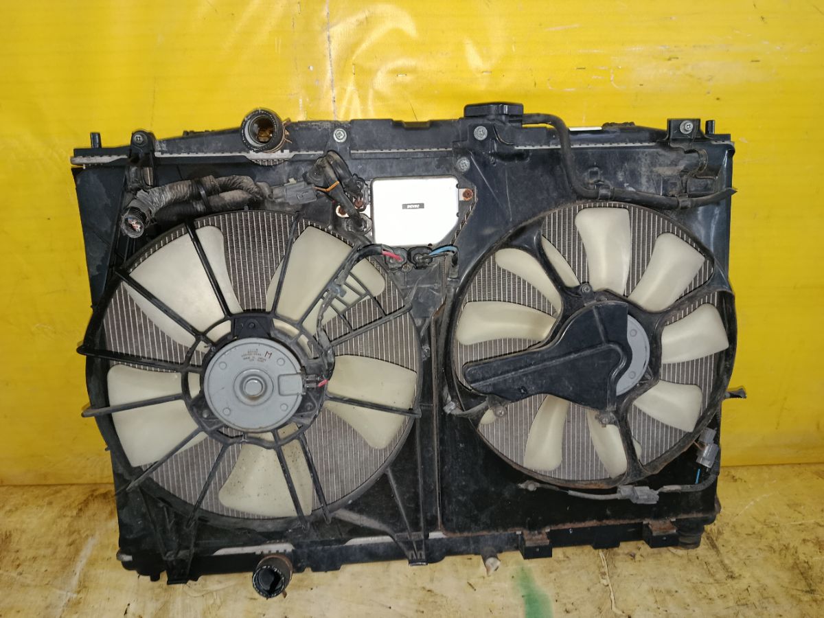 Радиатор ДВС на Honda Elysion RR4 J30A Фото 4