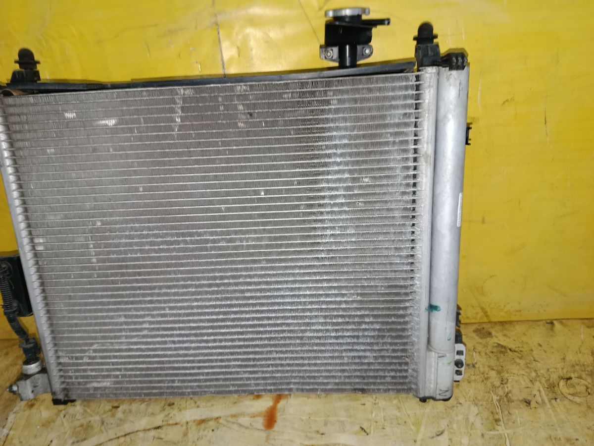 Радиатор ДВС на Nissan Note E12 HR12DDR Фото 3