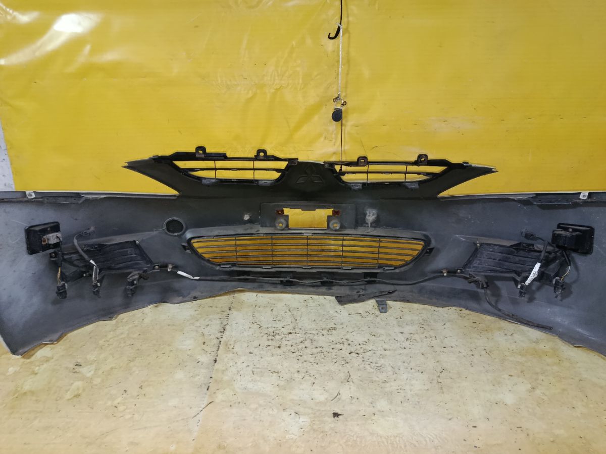 Бампер на Mitsubishi Grandis NA4W Фото 7