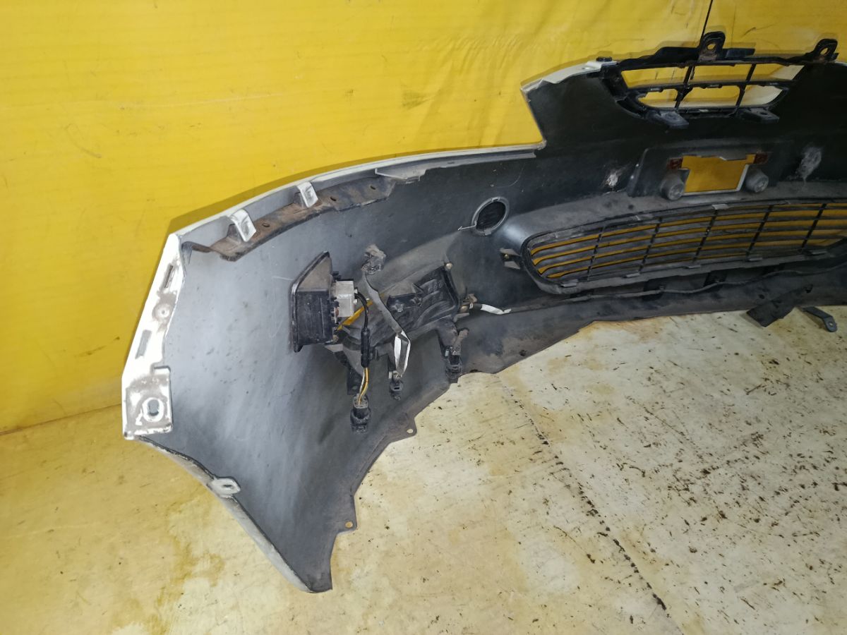 Бампер на Mitsubishi Grandis NA4W Фото 8