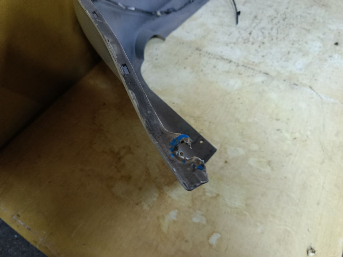 Бампер на Mitsubishi Grandis NA4W Фото 8