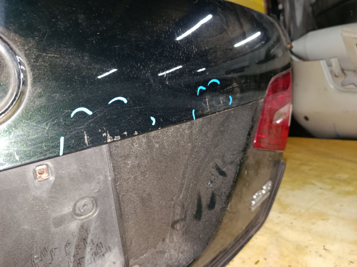 Крышка багажника на Audi A6 4F Фото 2