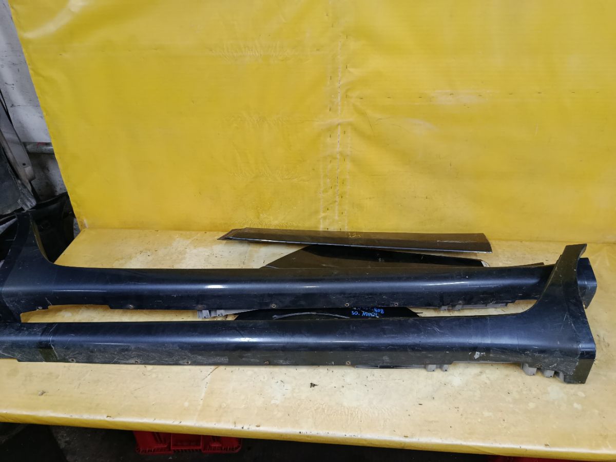 Порог кузова пластиковый ( обвес ) на Mitsubishi Grandis NA4W Фото 1