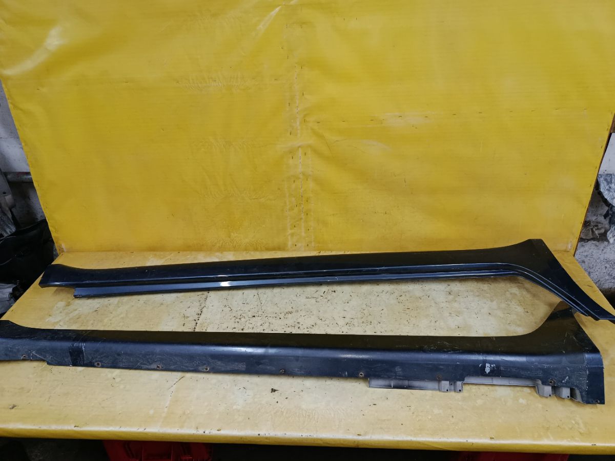 Порог кузова пластиковый ( обвес ) на Mitsubishi Grandis NA4W Фото 19