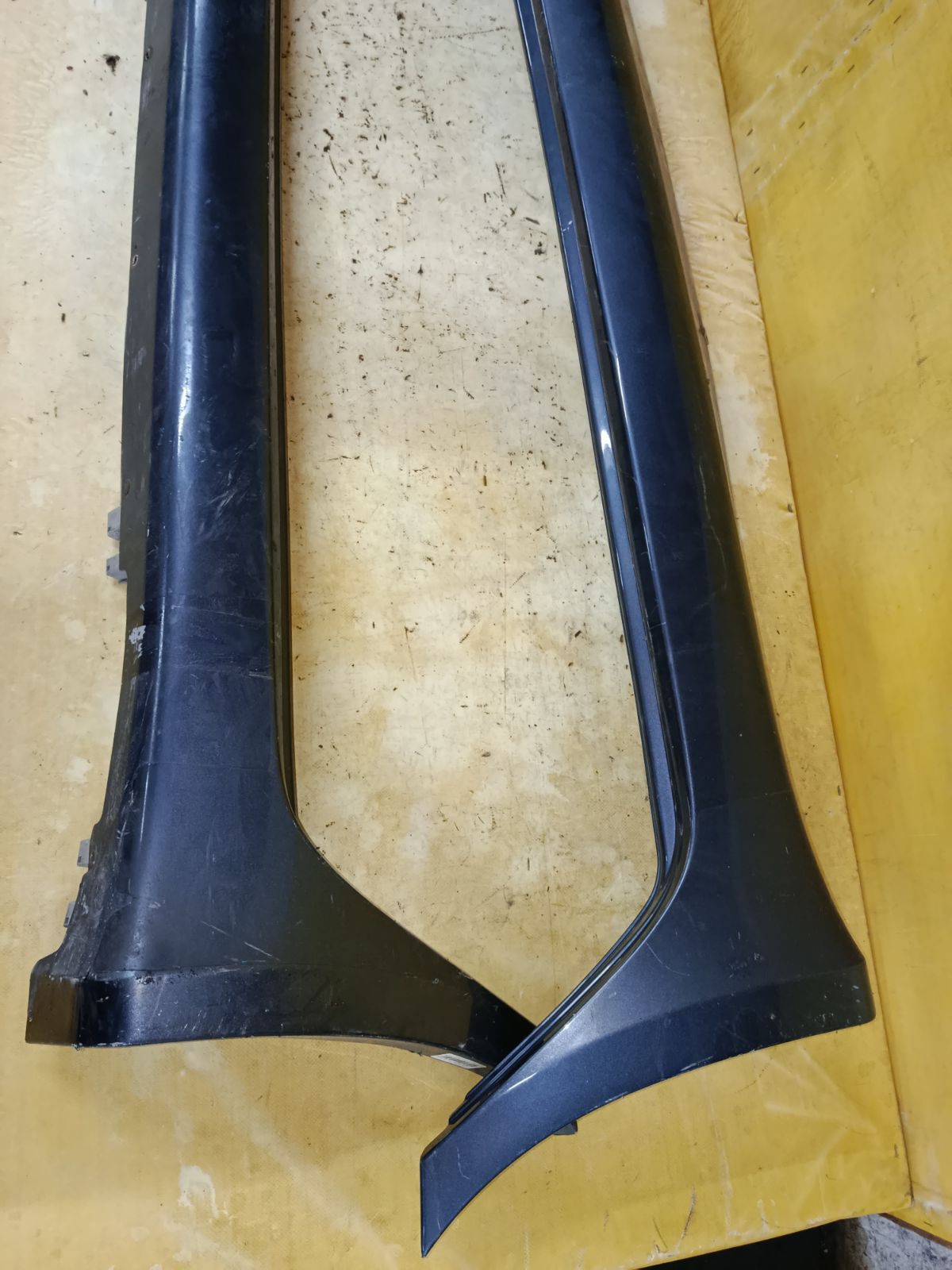 Порог кузова пластиковый ( обвес ) на Mitsubishi Grandis NA4W Фото 21