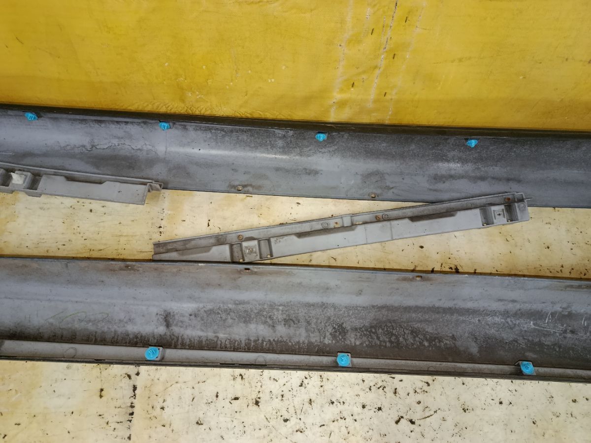 Порог кузова пластиковый ( обвес ) на Mitsubishi Grandis NA4W Фото 27