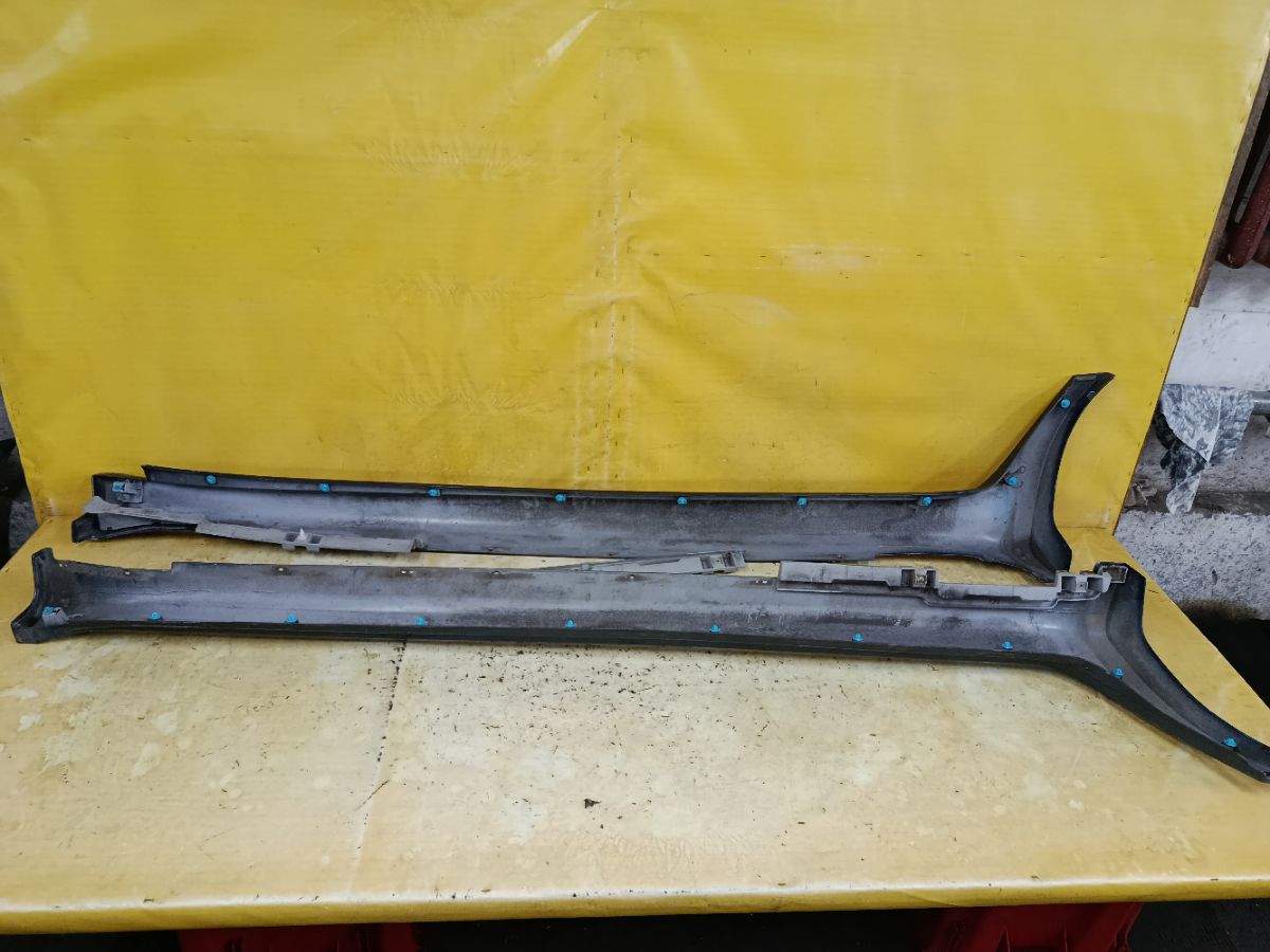 Порог кузова пластиковый ( обвес ) на Mitsubishi Grandis NA4W Фото 29