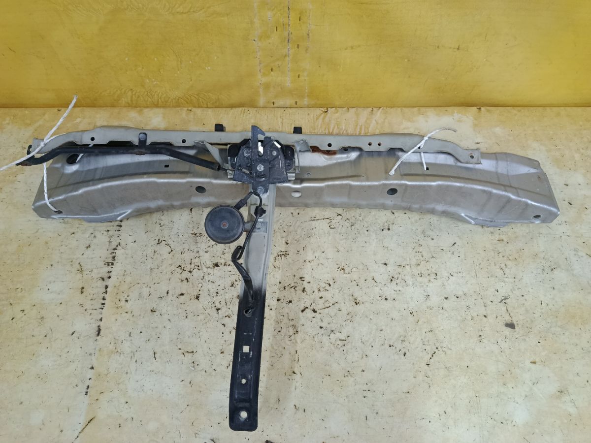 Планка телевизора на Mitsubishi Grandis NA4W 4G69 Фото 1