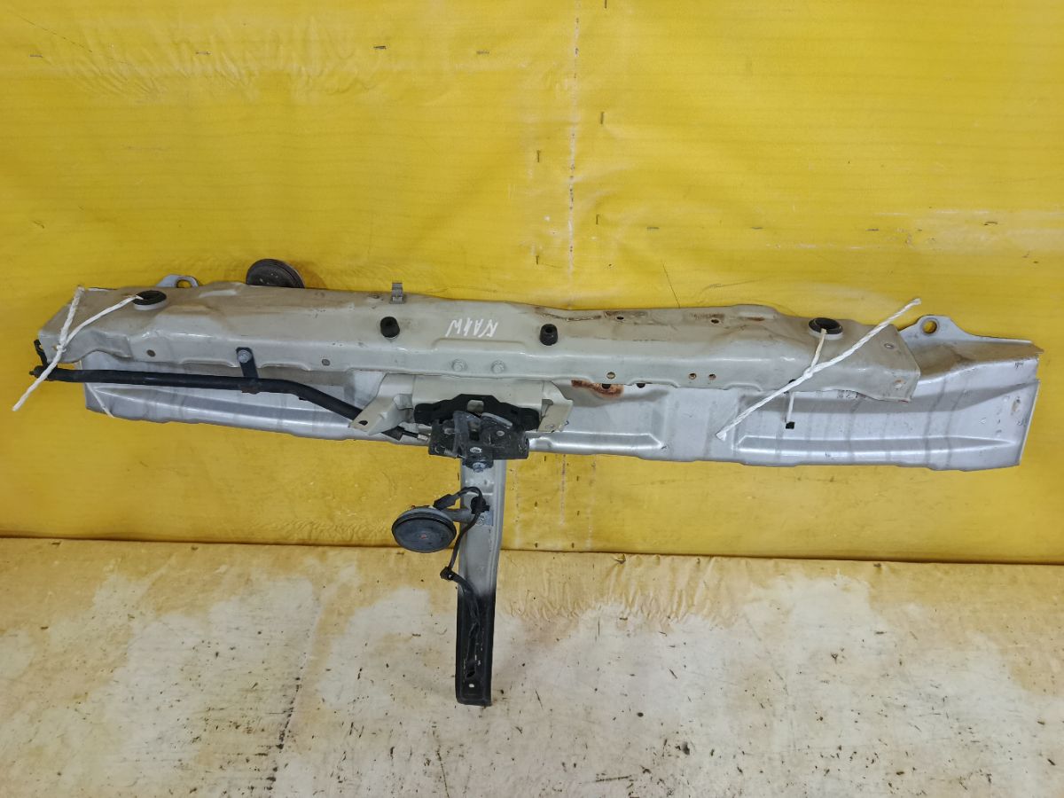 Планка телевизора на Mitsubishi Grandis NA4W 4G69 Фото 2