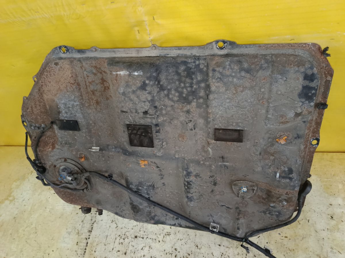 Бак топливный на Mitsubishi Grandis NA4W 4G69 Фото 2