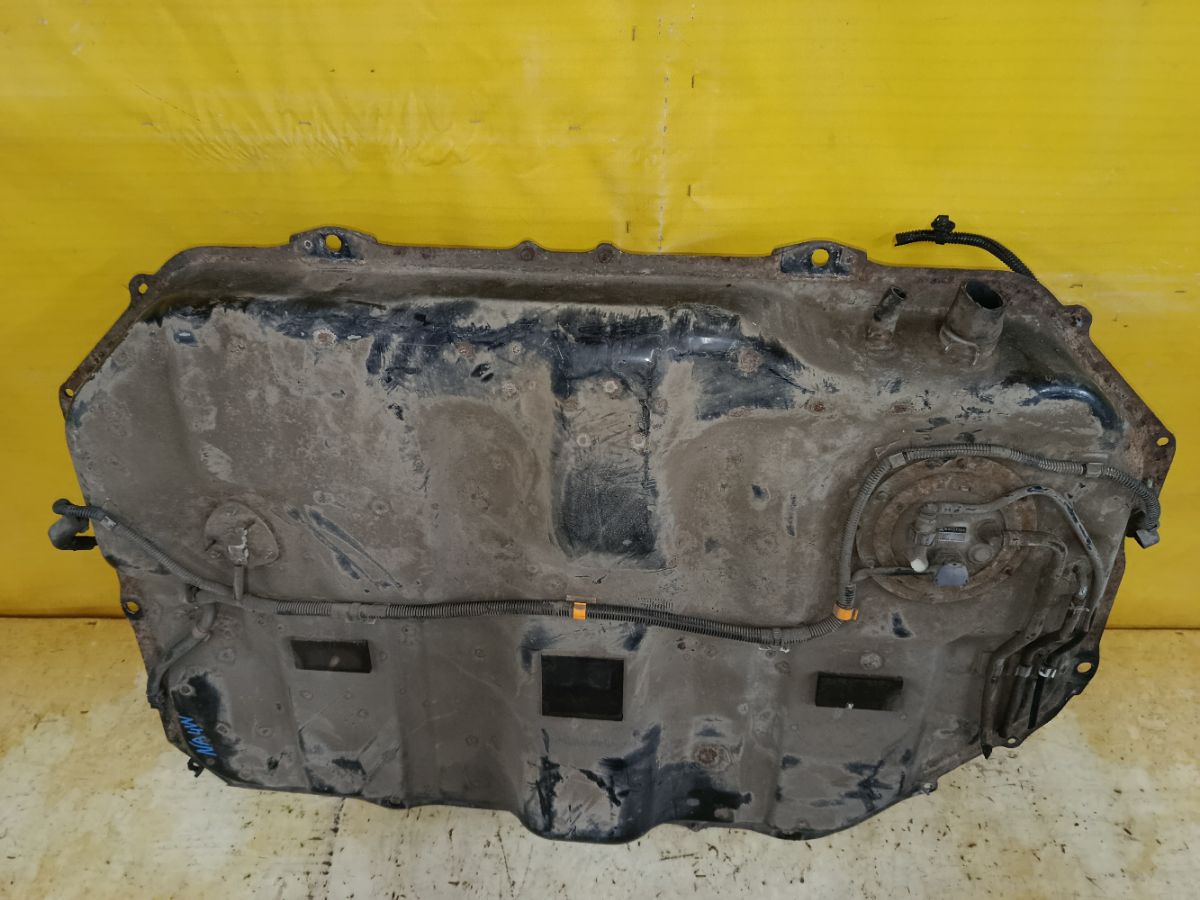 Бак топливный на Mitsubishi Grandis NA4W 4G69 Фото 2