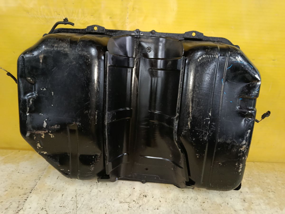 Бак топливный на Mitsubishi Grandis NA4W 4G69 Фото 3