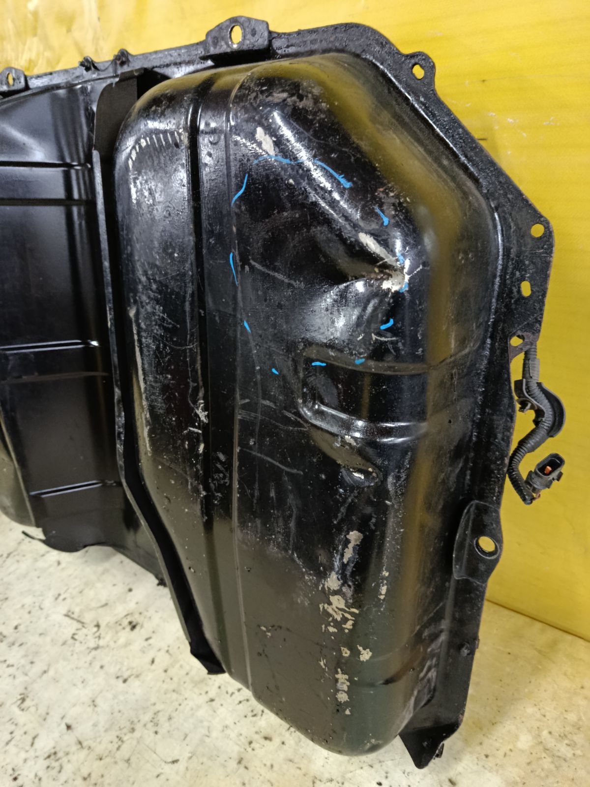 Бак топливный на Mitsubishi Grandis NA4W 4G69 Фото 4