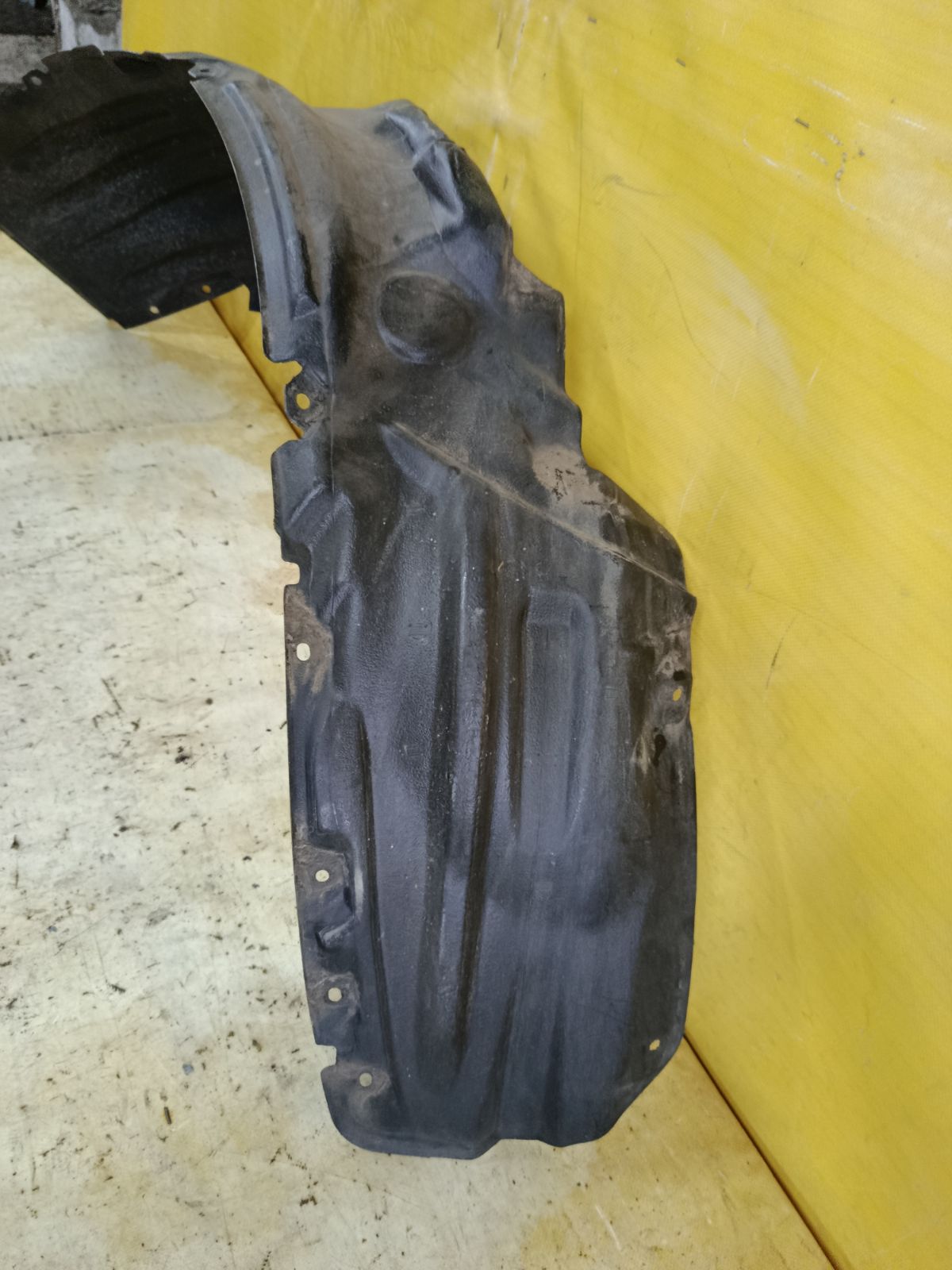 Подкрылок MN129053 на Mitsubishi Grandis NA4W 4G69 Фото 3