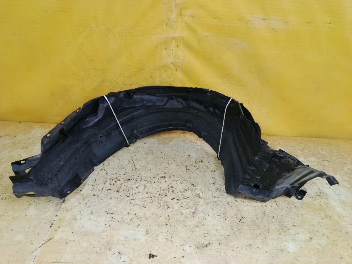 Подкрылок на Nissan Sunny FNB15 QG15DE Фото 1