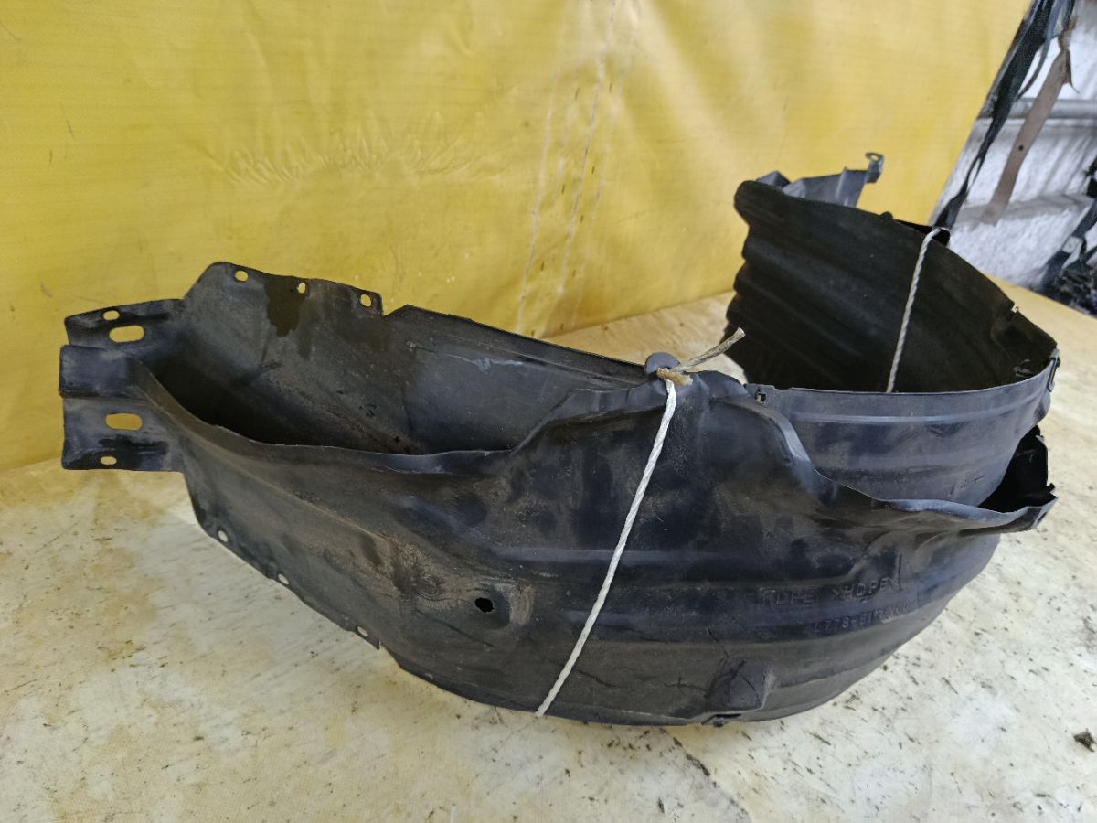 Подкрылок на Nissan Sunny FNB15 QG15DE Фото 3