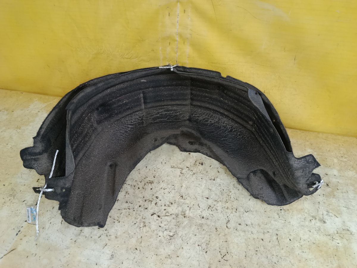 Подкрылок на Toyota Avensis Wagon AZT250W 1AZ-FSE Фото 1