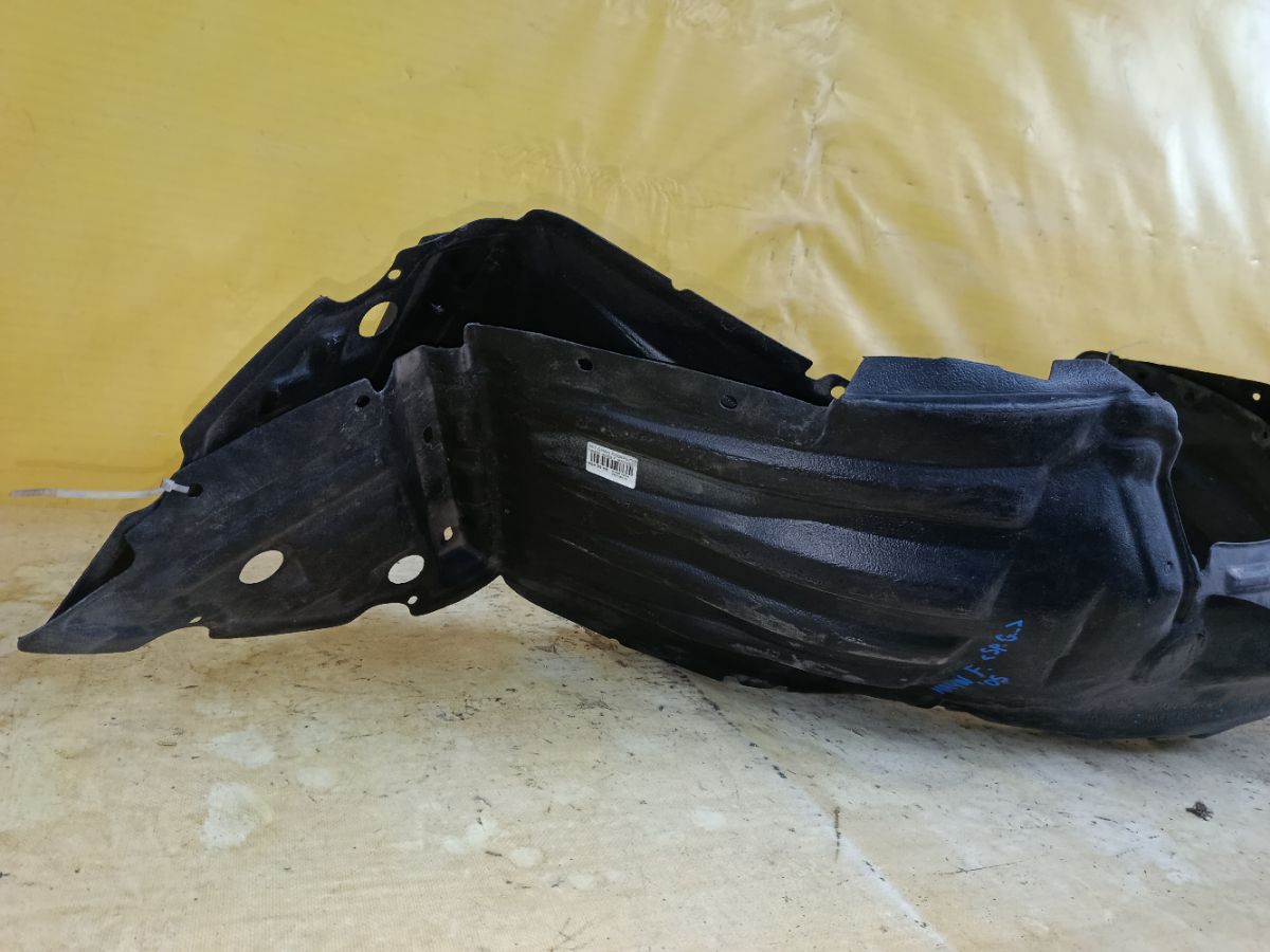 Подкрылок MN145577, MN145578 на Mitsubishi Grandis NA4W 4G69 Фото 2