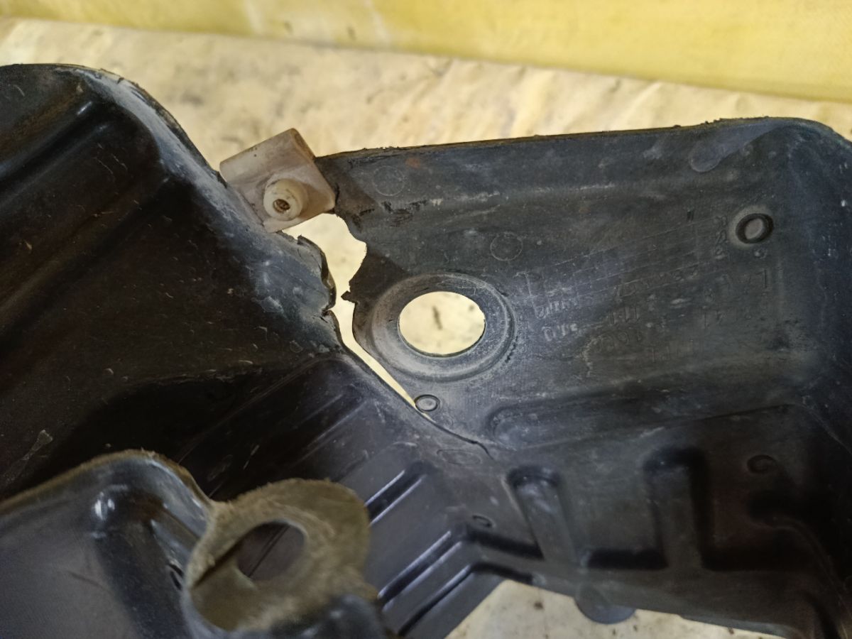 Подкрылок 63842-4M710, 63841-5M310 на Nissan Bluebird Sylphy QNG10 QG18DE Фото 4